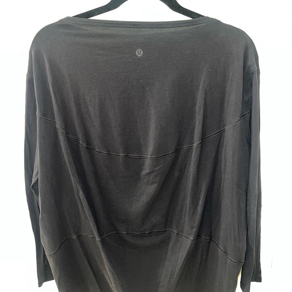 Lululemon back in action long sleeve - Picture 2 of 2